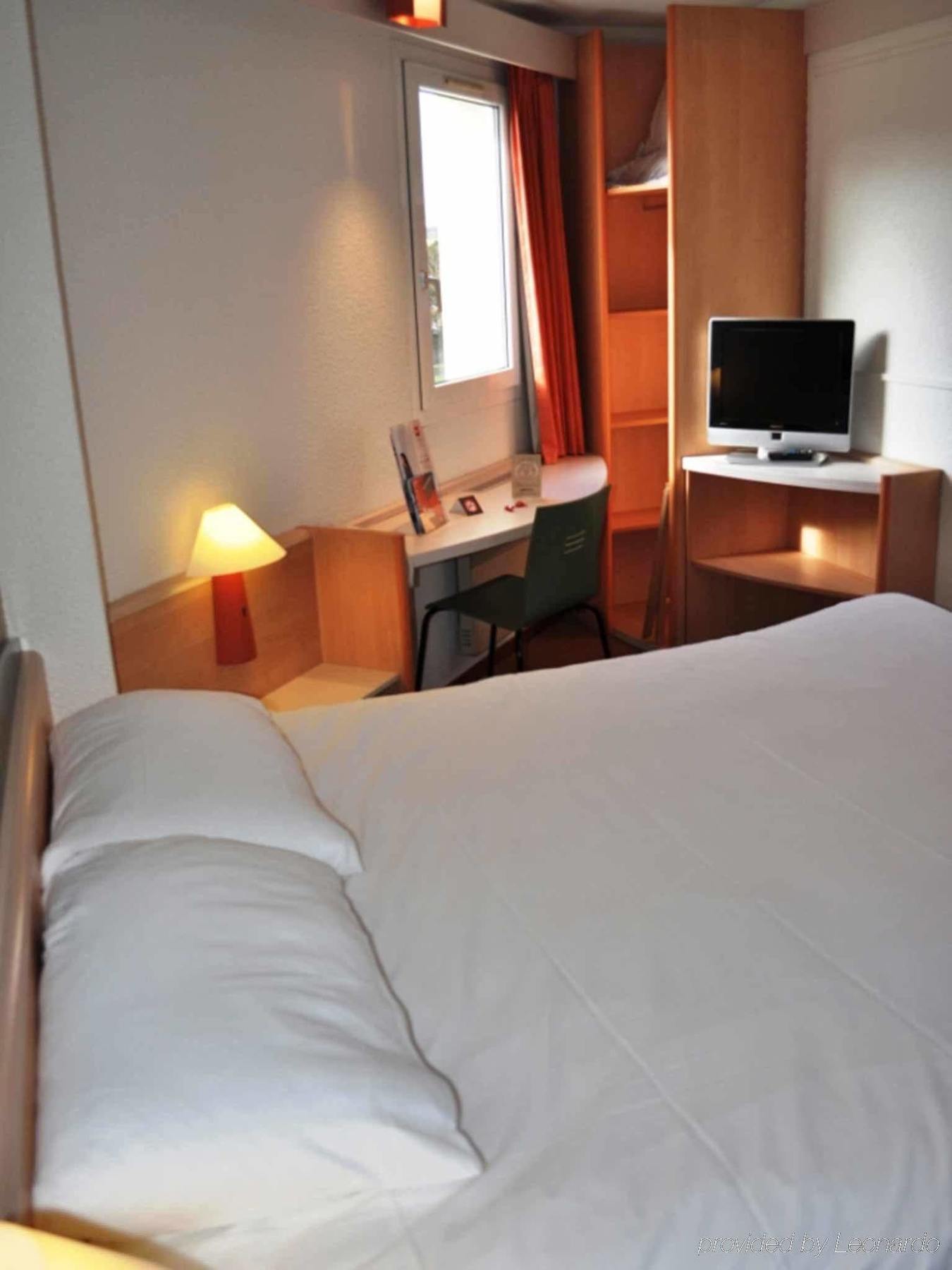 Hotel Ibis Autun Exterior foto